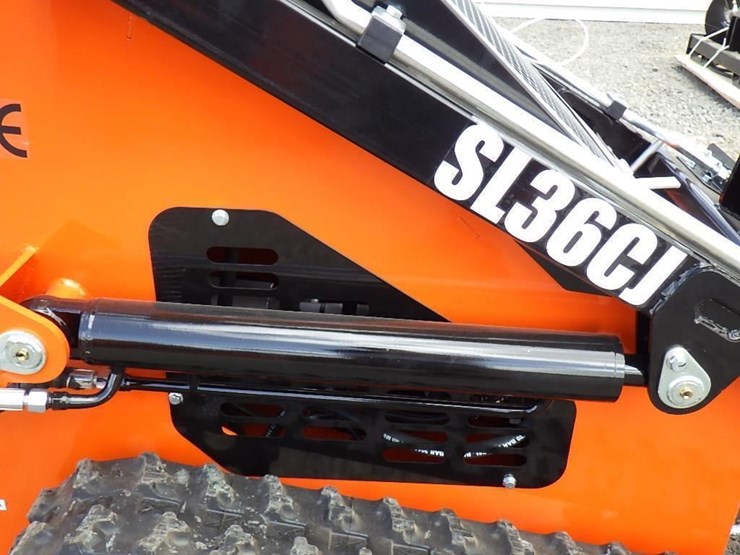 2025-sdlool-sl36c-skid-steer-tracked-loader-image-7