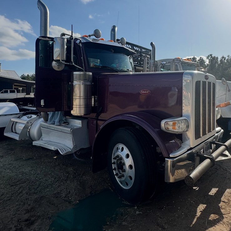 2019 PETERBILT 389