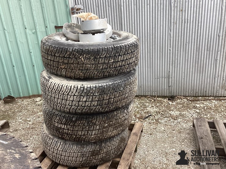 245/75r17-tires-&-rims-image-2