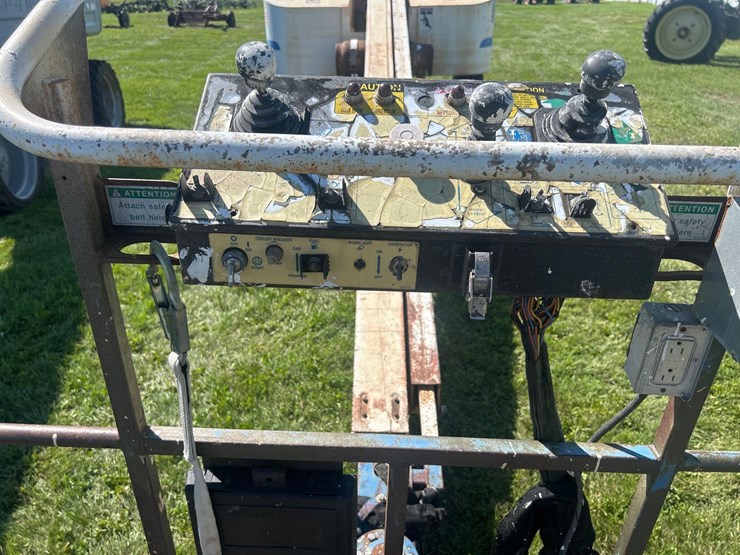 marklift-ch44c-manlift-image-11