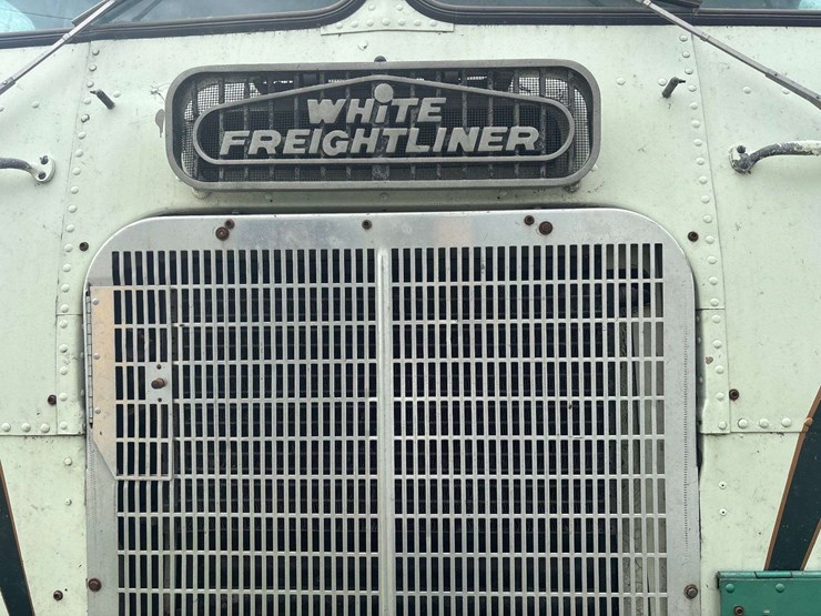 white-freightliner-cabover-semi-image-41