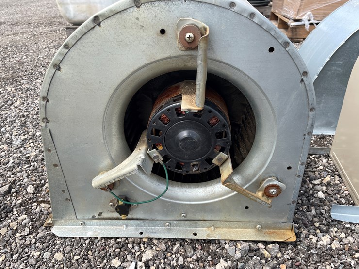 #6352-•-radiator-and-(4)-squirrel-cage-fans-image-5