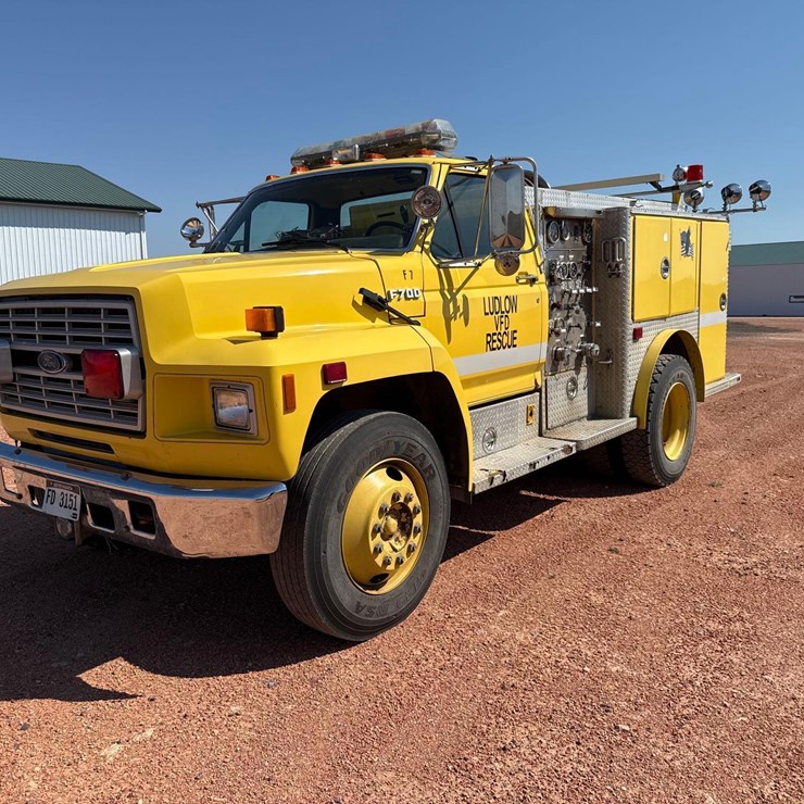 1992 FORD F700