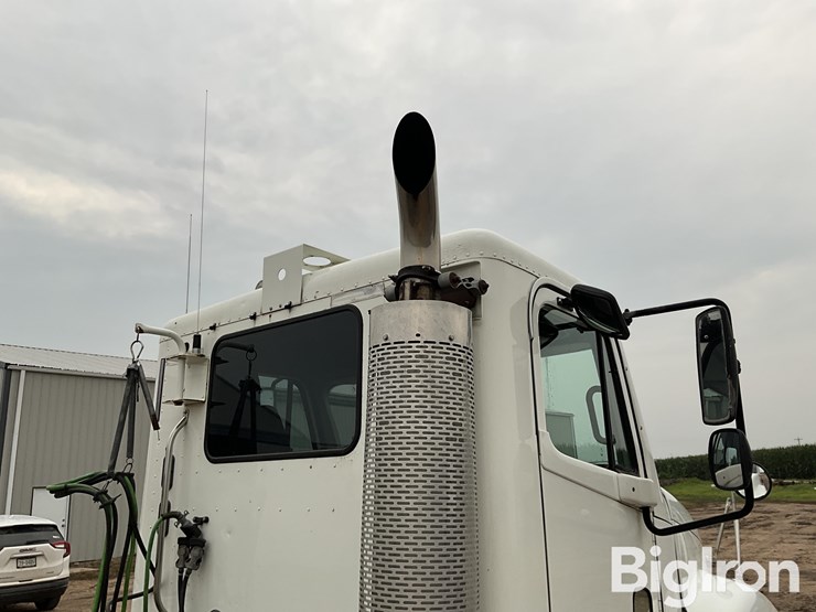 2004-freightliner-columbia-120-image-19