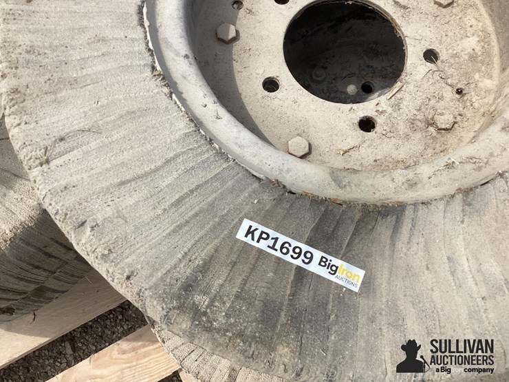 20”x5.5”-laminated-tires-image-11