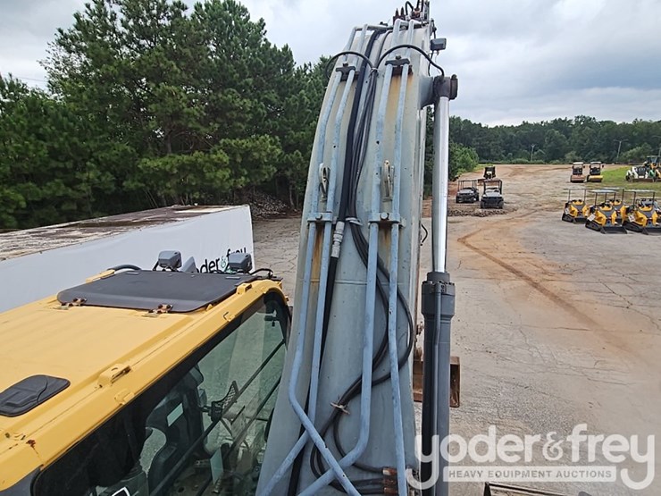 2011-deere-250g-lc-image-44