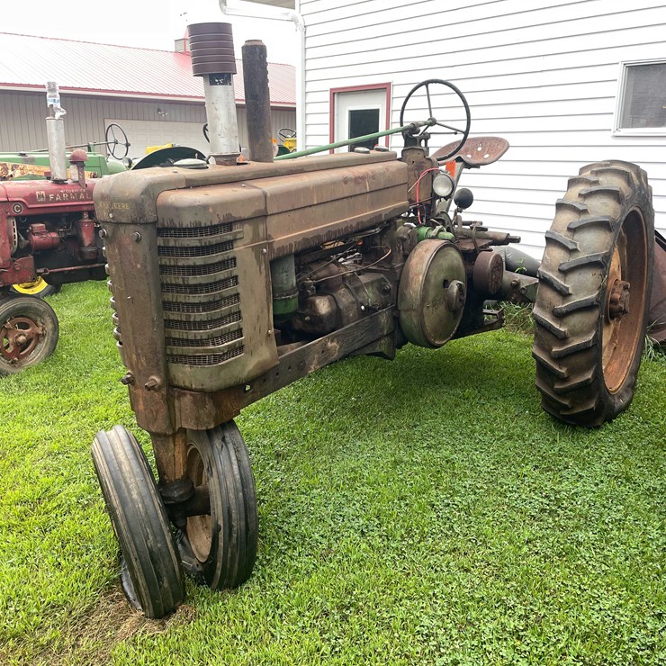 #6672 • 1942 John Deere Tractor