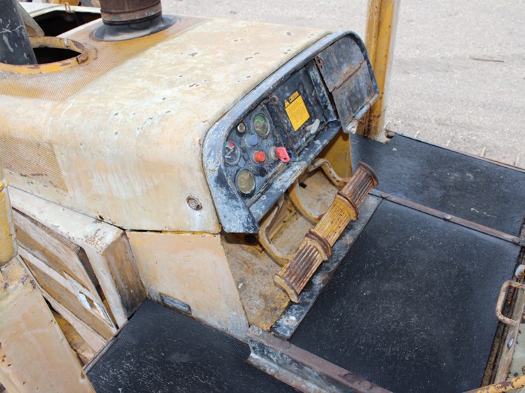 1992-deere-750b-image-6