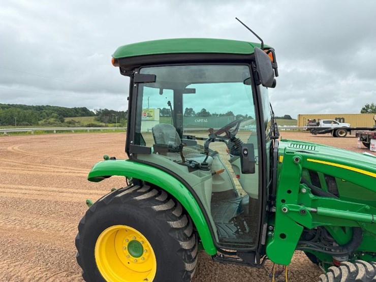 2020-john-deere-3033r-image-11