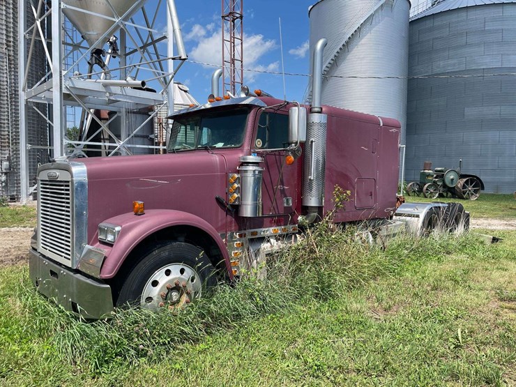 freightliner-semi-image-1