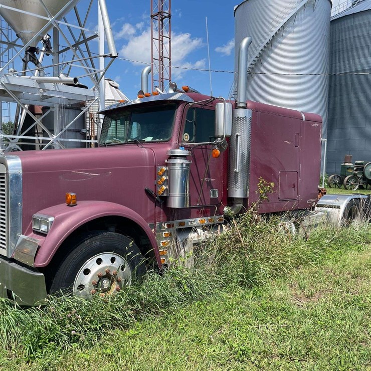 Freightliner Semi