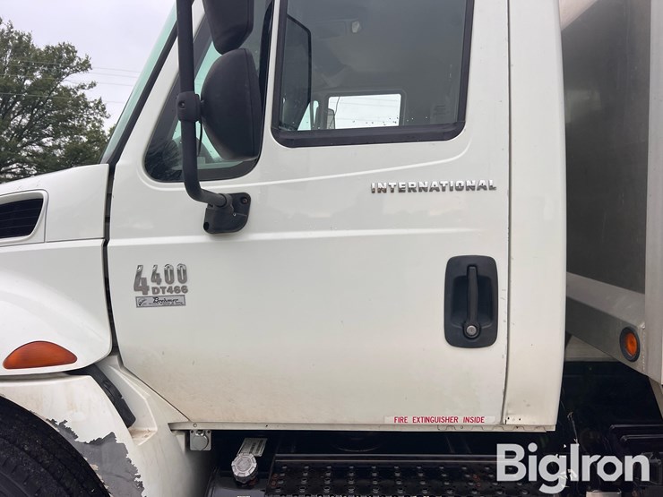 2004-international-durastar-4400-image-18