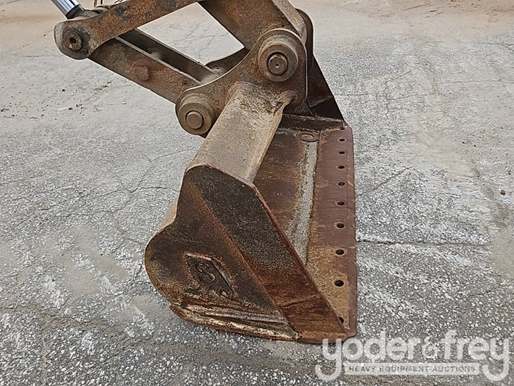 2011-deere-250g-lc-image-23