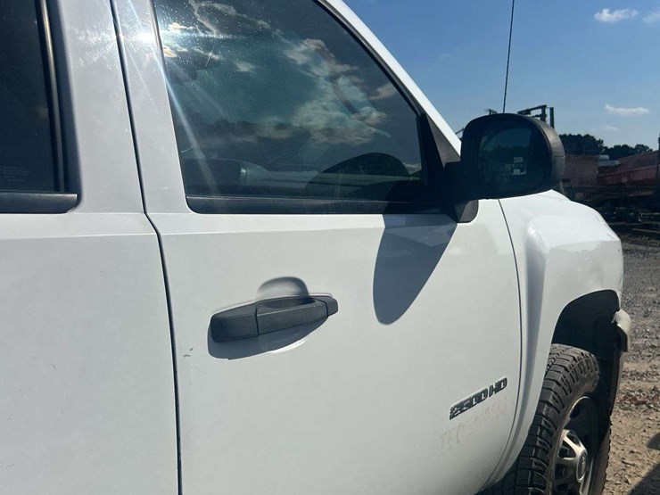 2011-chevy-2500-ext-cab-4x4-pickup-image-22
