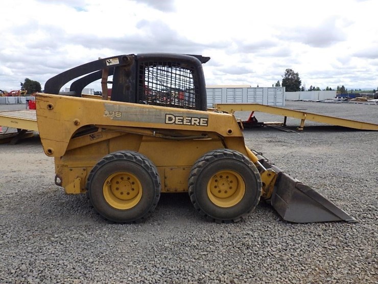 john-deere-skid-steer-loader-image-3
