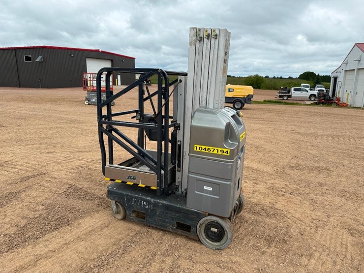 2016-jlg-20mvl-image-3