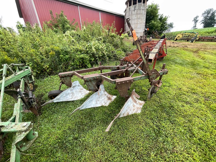 #7462-•-john-deere-moldboard-plow-image-1