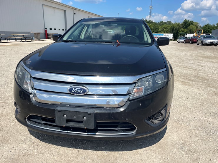 #6296-•-2010-ford-fusion-se-sedan-(has-wi-title)-image-2