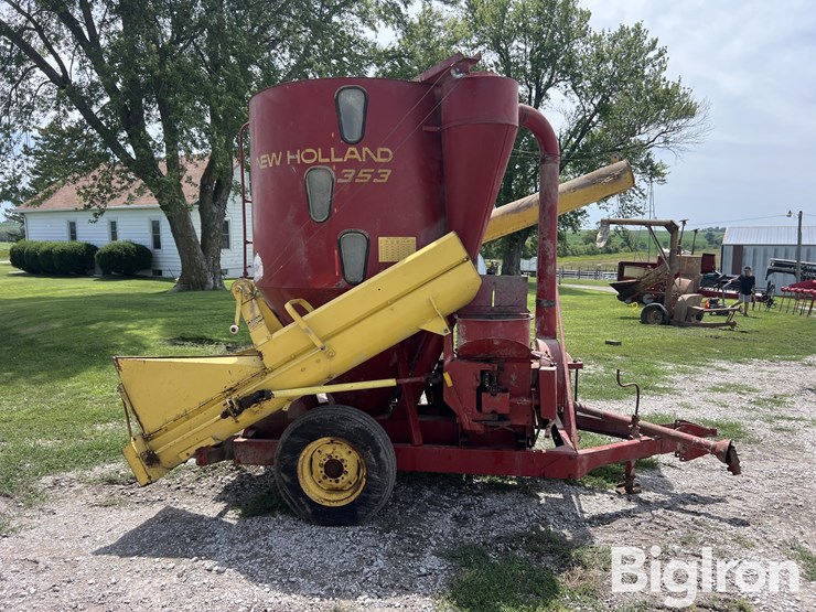 new-holland-353-image-4