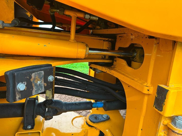 2002-jcb-411ht-image-30
