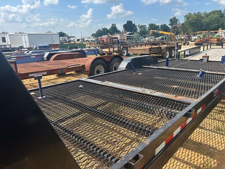 2013-c-&-m-7'-x-20'-t/a-gooseneck-trailer-image-9