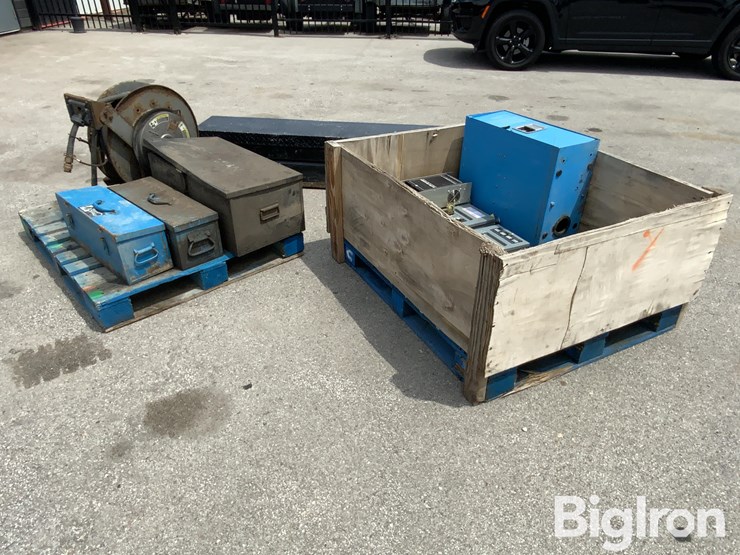 electrical-components,-retractable-hose-reel-&-tool-chests-image-7