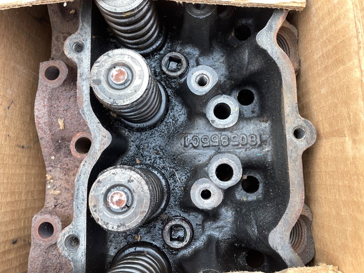 #6404-•-pallet-of-truck-parts-image-8