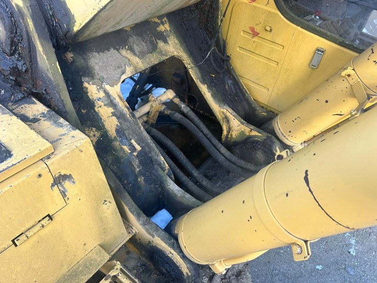 2005-deere-450-lc-image-39