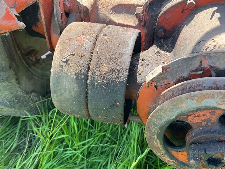 allis-chalmers-with-sickle-mower-image-37