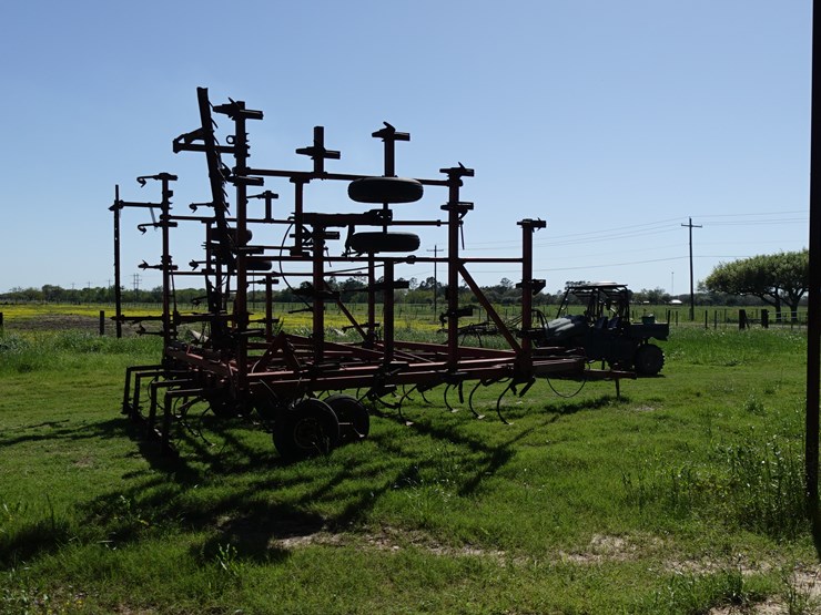 #4201-•-case-ih-field-cultivator-image-5