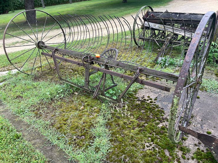 #7493-•-antique-hay-cutter-image-1