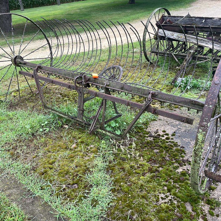 #7493 • Antique Hay Cutter