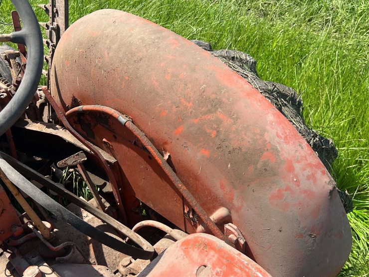 allis-chalmers-with-sickle-mower-image-30