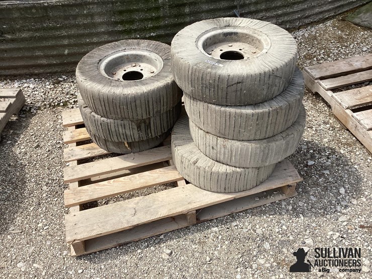 20”x5.5”-laminated-tires-image-1