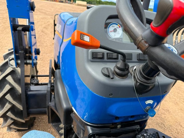 2019-new-holland-workmaster-70-image-46