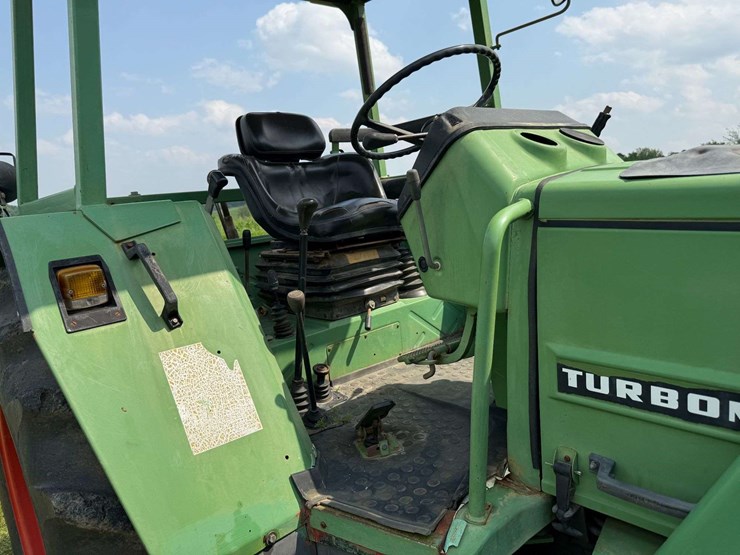 low-hour-fendt-306ls-with-loader-image-20