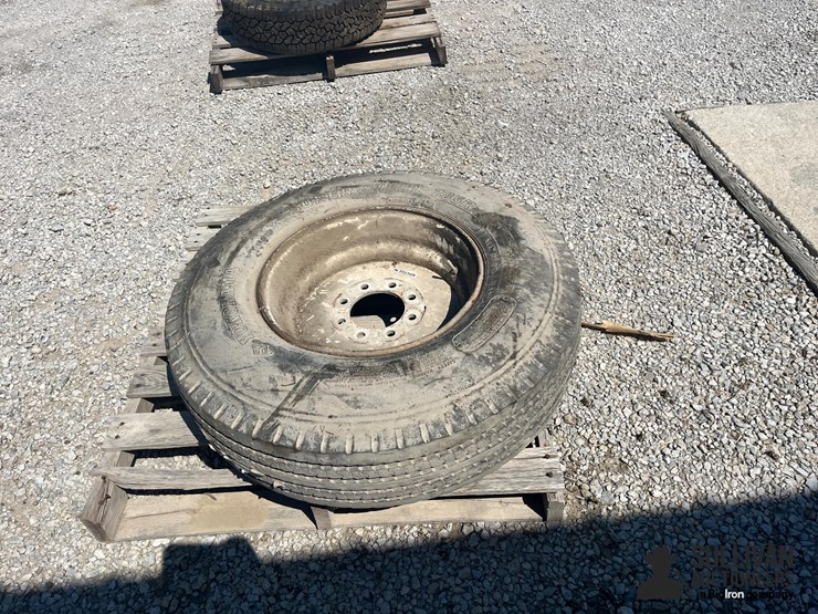 10r17.5-tire-&-rim-image-11