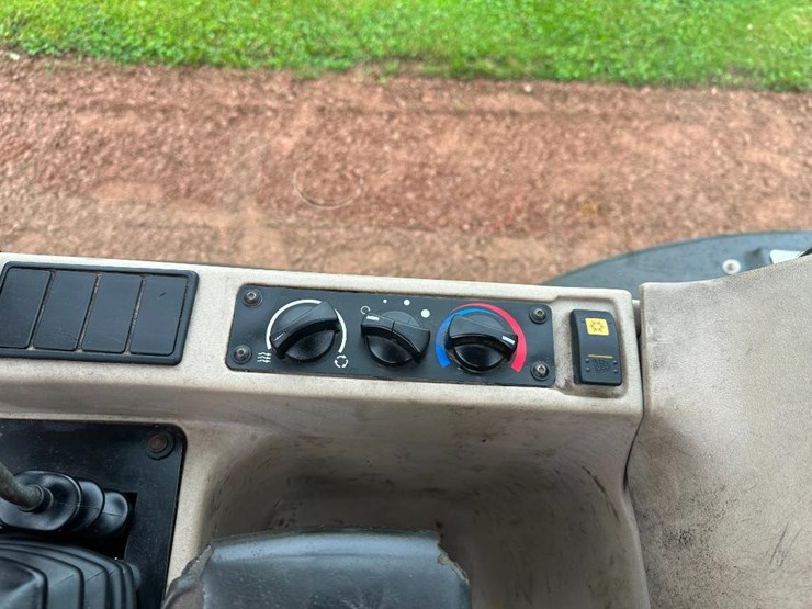 2002-jcb-411ht-image-48