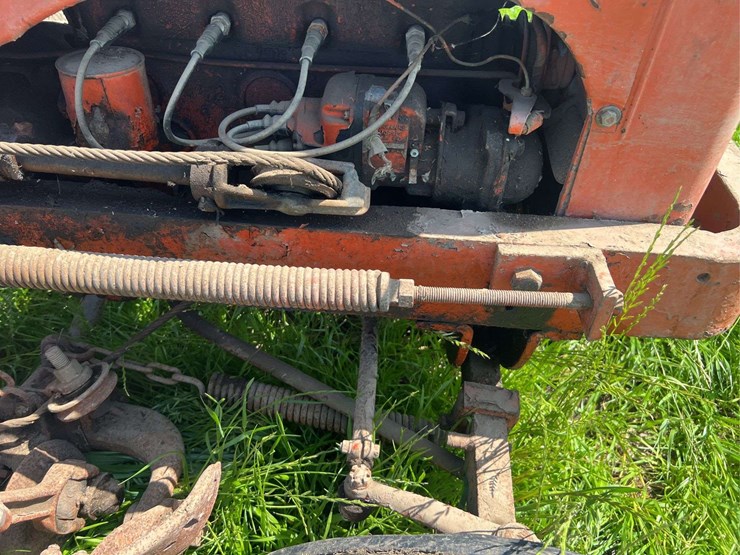 allis-chalmers-with-sickle-mower-image-64