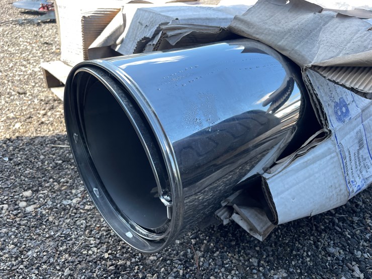 #6355-•-(2)-8"-insulated-chimney-pipe,-(1)-round-top-roof-support,-and-more-image-12