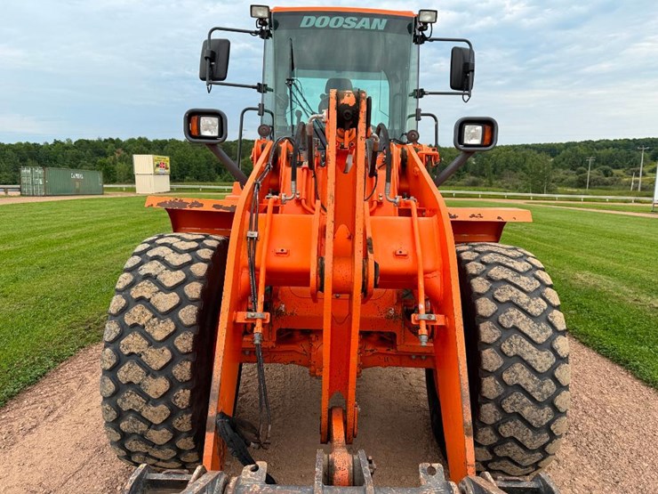 2017-doosan-dl220-5-image-32