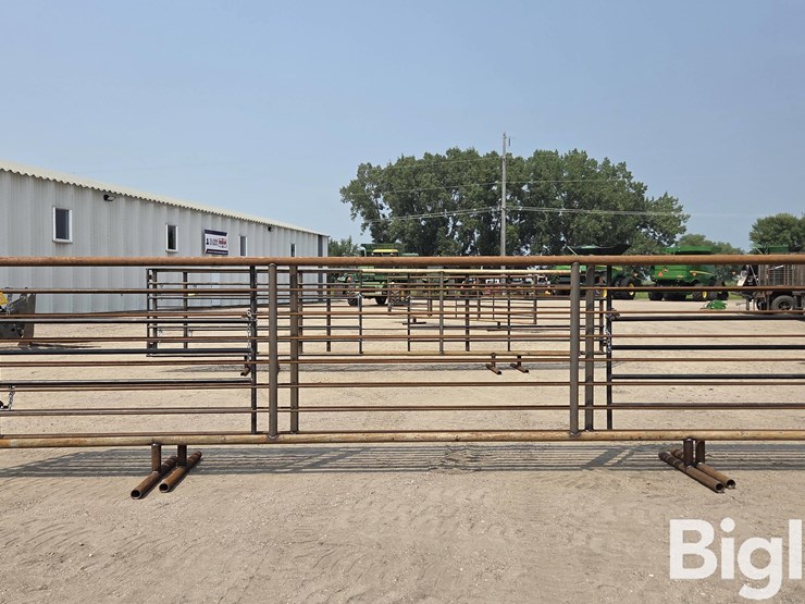 24'-free-standing-panel-w/-8'-swing-gate-(bid-per-unit)-image-2