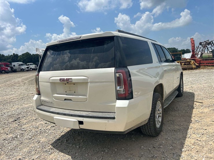 2015-gmc-yukon-xl-image-4