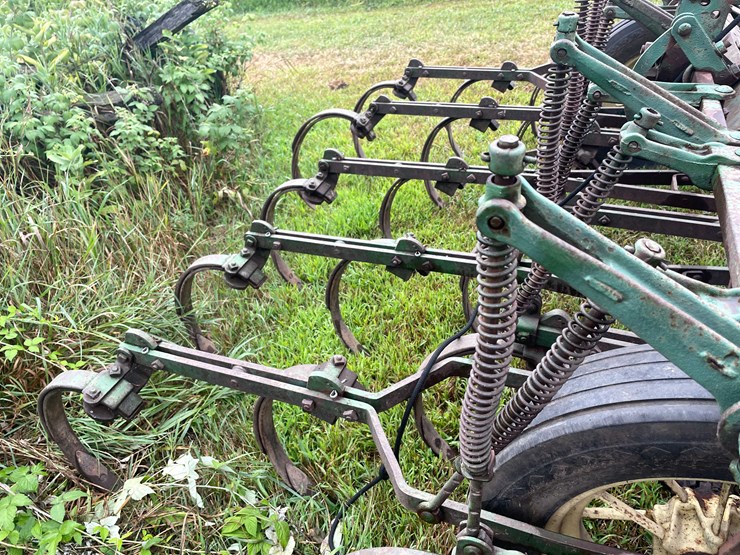 #7452-•-pull-behind-field-cultivator-image-16