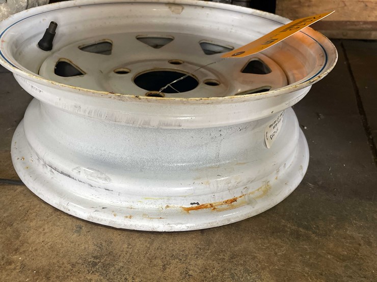#2115-•-4-lug-trailer-wheel-(cw)-image-2