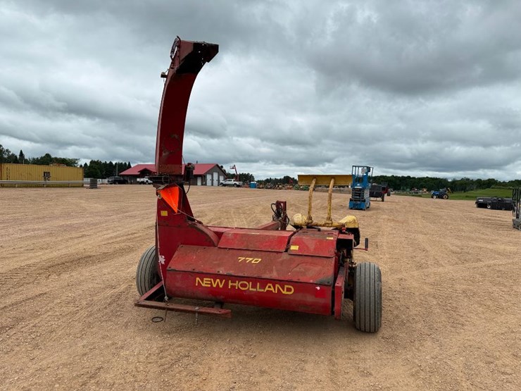 new-holland-770-image-4