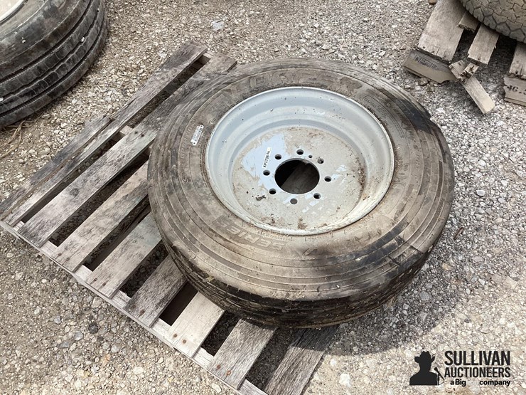 215/75r17.5-tire-&-rim-image-3