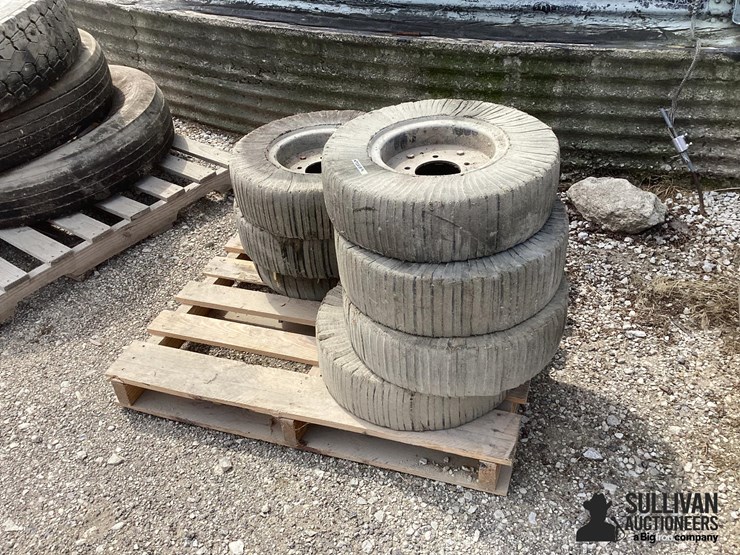 20”x5.5”-laminated-tires-image-3