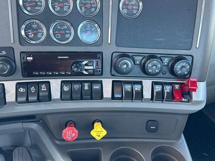 2019-kenworth-t680-image-18