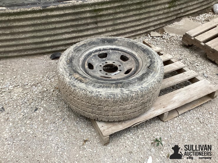275/70r18-tire-&-rim-image-2